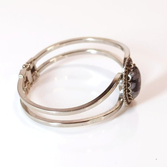 Vintage Snowflake Obsidian Cabochon Silver Tone Cuff Hinge Bracelet - Picture 4 of 6
